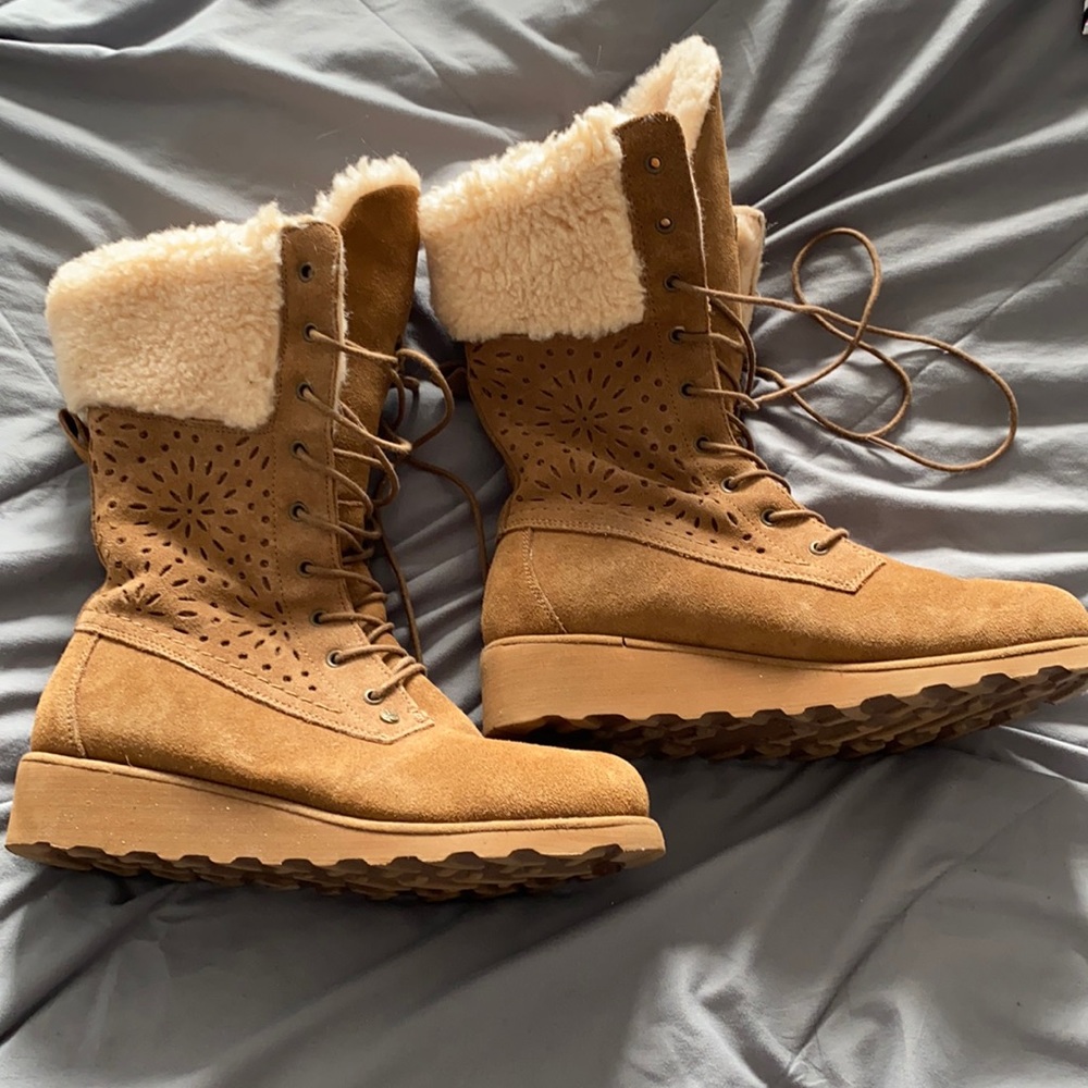 BearPaw design wedge boots (9)